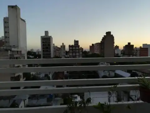 DEPARTAMENTO 2 DORMITORIOS. MONTEVIDEO 441. CONTRA FRENTE CON BALCON