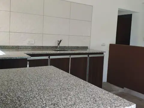 Casa 3 ambientes con 2 baños