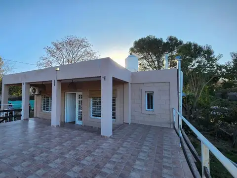 CASA EN PLAYAS DE ORO CON VISTAS A LAS SIERRAS