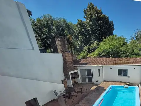 Casa 6 ambientes con 2 baños