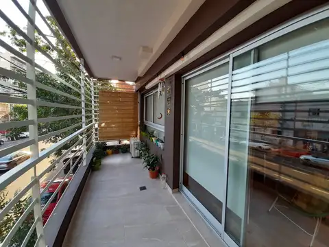 Semipiso 2 amb. con Balcón aterrazado- Nuevo- Cerca Subte- Cochera optativa aparte