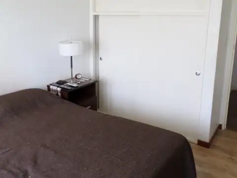 DEPARTAMENTO DE 2 AMBIENTES Y MEDIO CON VISTA AL MAR y COCHERA CUBIERTA - PUNTA MOGOTES!