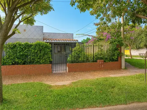 Casa 3 Dormitorios Padre Genesio 2700