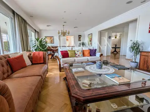 Casa 6 ambientes con 5 baños