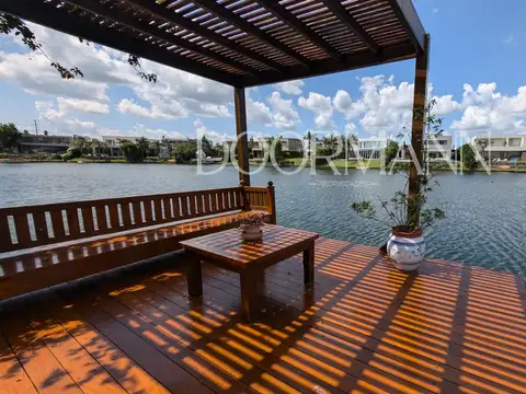 Casa en venta a la laguna Barrio Privado Los Alisos | Nordelta 5 habitaciones pileta muelle privado