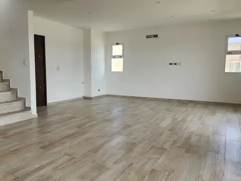 Casa 4 ambientes con 3 baños