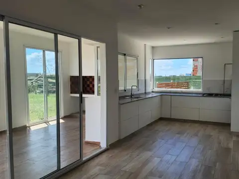 Casa en Venta con 4 cocheras