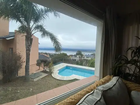 VENTA CASA 2 DORM VILLA DEL LAGO CARLOS PAZ PILETA