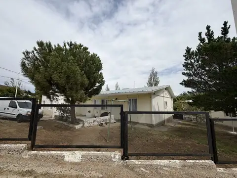 Venta de Casa 4 AMBIENTES + DEPENDENCIA en CAÑADON SECO