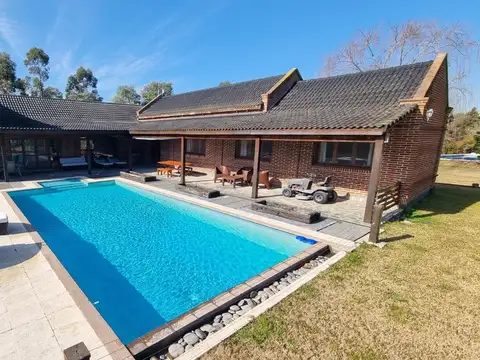 Casa en venta de 3 dormitorios -Campos de Roca I