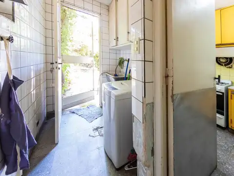 VENTA - CASA DE 4 DORMITORIOS CON PATIO Y PISCINA - ZONA LOURDES