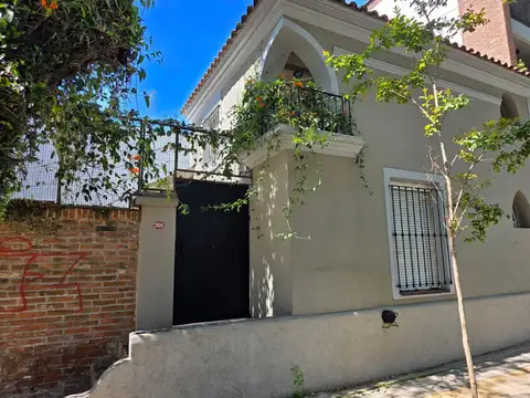 VENTA - Casa 4 Amb. en Victoria , 2 patios, parrilla