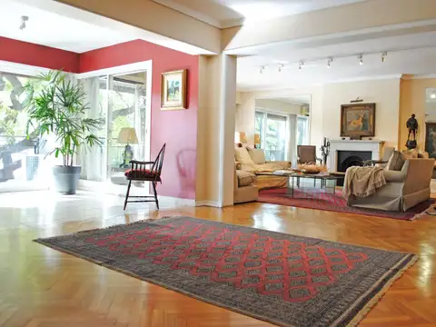 Piso con VISTA PLAZA ALEMANIA – CATEGORIA - DOS COCHERAS – Seg. 24hs.