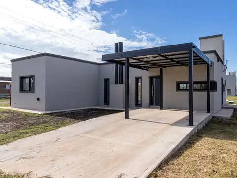 ALQUILER TEMPORARIO CASA EN ROLDÁN CON PILETA