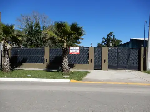 Excelente terreno con mejoras, Comercial y vivienda