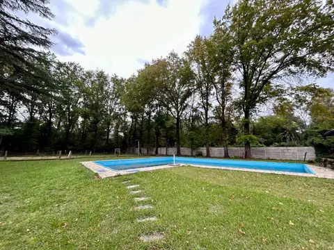 Casa 8 ambientes con 3 baños