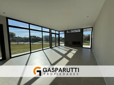 Casa 5 ambientes con 4 baños