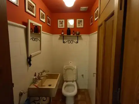 Casa 7 ambientes con 2 baños