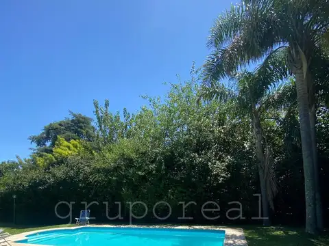 Casa 8 ambientes con 3 baños