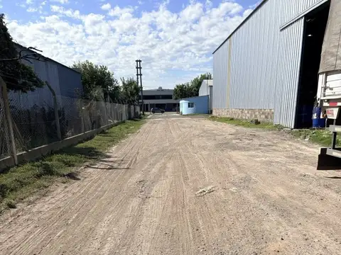 Nave industrial en alquiler- Parque Industrial Alvear - 1200m2