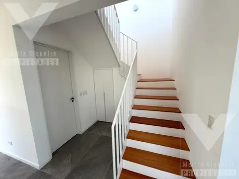 Casa en Venta con 3 cocheras