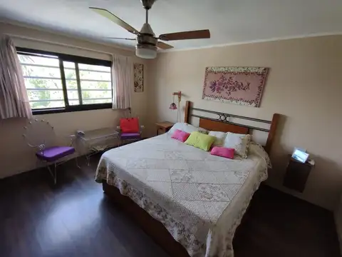 Casa en Alquiler con 1 cochera