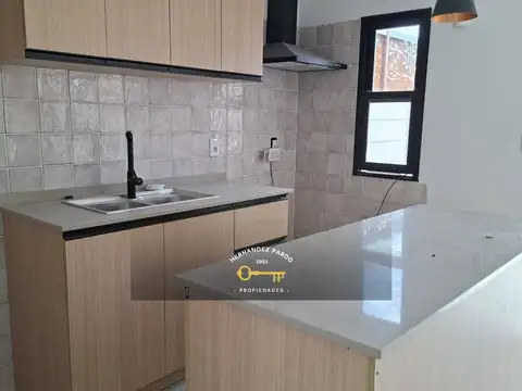 Depto Tipo Casa 4 ambientes con 2 baños