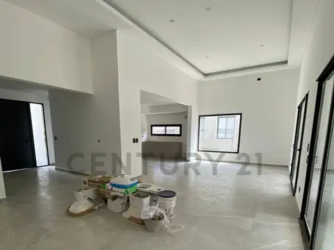 Casa en Venta con 4 cocheras