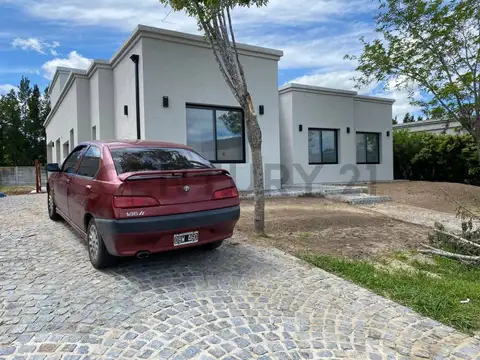 CASA CON PILETA EN SAN MATIAS