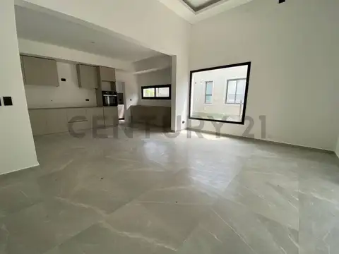 CASA CON PILETA EN SAN MATIAS