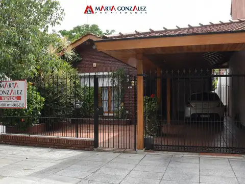 villa sarmiento casa en planta cuatro ambientes fondo libre