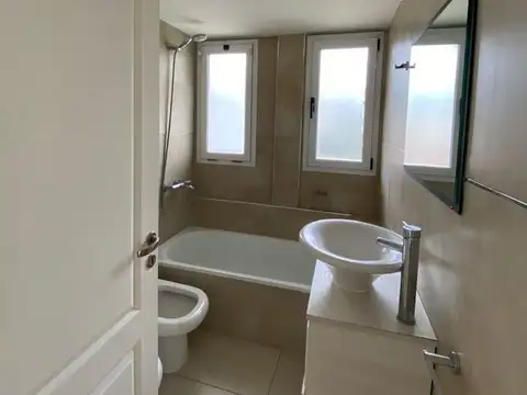 Depto Tipo Casa 3 ambientes con 2 baños