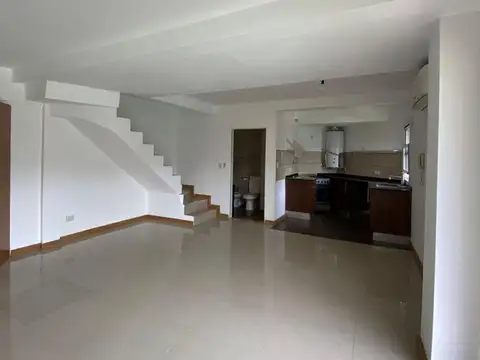 Depto Tipo Casa en Alquiler de 2 dormitorios
