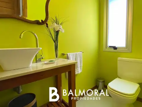 Casa 4 ambientes con 3 baños