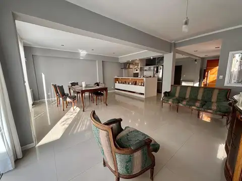 Depto Tipo Casa en Venta de 4 dormitorios