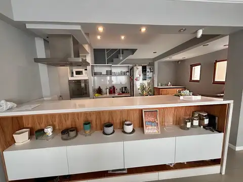 Depto Tipo Casa 5 ambientes con 4 baños