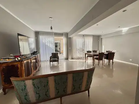 Depto Tipo Casa en Venta de 5 ambientes