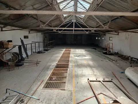 Galpón en Alquiler 650 m² en Floresta, Capital Federal. Planta Libre sin Columnas. Ideal Depósito, Taller o Microindustria. Acceso para Carga y Descarga. Dueño Directo.