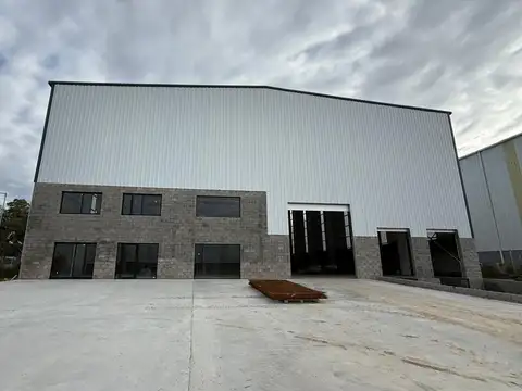 Excelente nave en Polo Ezeiza 3000 mts