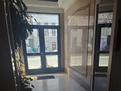 4 ambientes en dúplex al frente con balcones 3 bños cocina com y lav