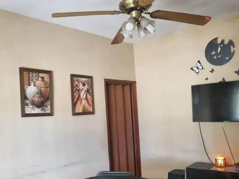 Casa 8 ambientes con 1 baño