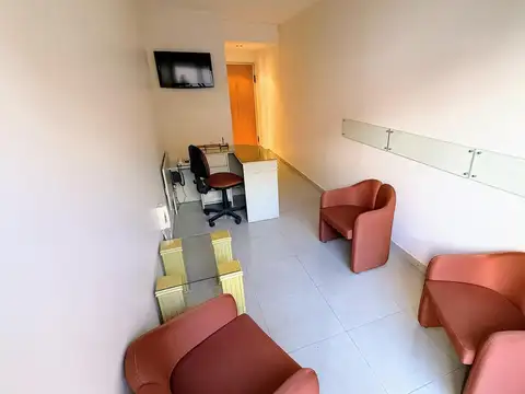 Venta consultorio odontológico en planta baja en Monte Castro.