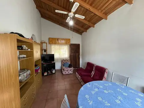 Casa 3 ambientes con jardín
