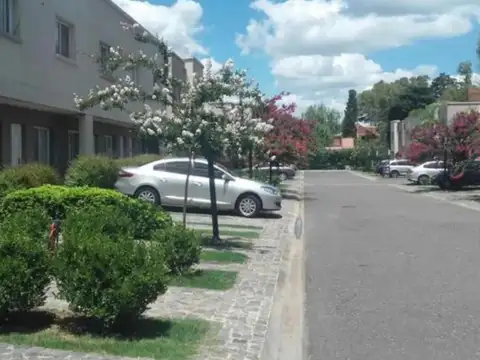 Departamento en Venta Duplex 3 Ambientes, en Complejo Pellegrini Village, Pilar