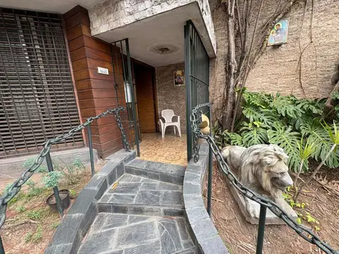 Casa en Venta con 3 cocheras