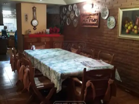 Casa  en Venta ubicado en Castelar, Zona Oeste