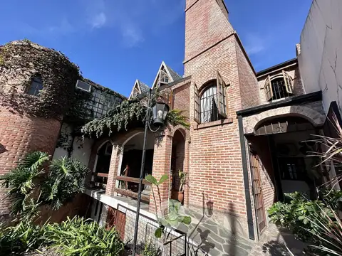 Casa en Venta con 4 cocheras