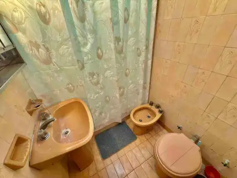 VENTA CASA 3 AMB PATIO Y COCHERA BERAZATEGUI