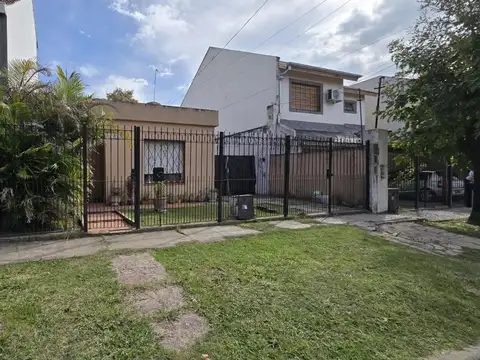 Casa venta Castelar Norte Lote 10x35  Amplio fondo