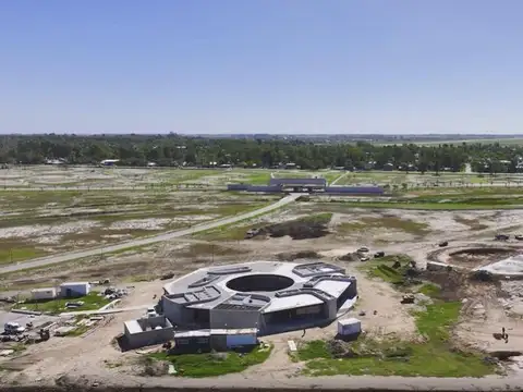 Terreno con frente Sur y fondo al reservorio en Vida Club de Campo - 110